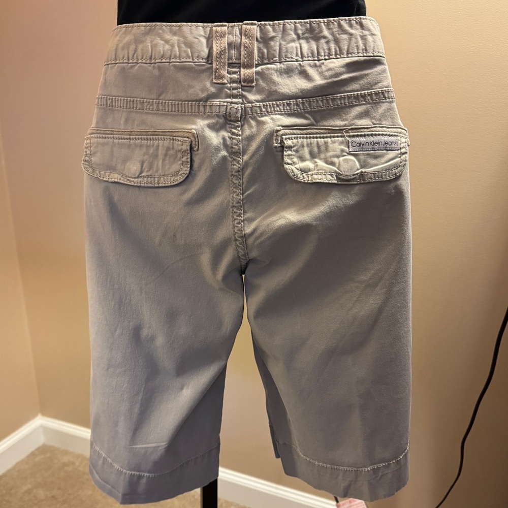 Calvin Klein cotton khaki Bermuda shorts. Size 4 - Picture 2 of 5